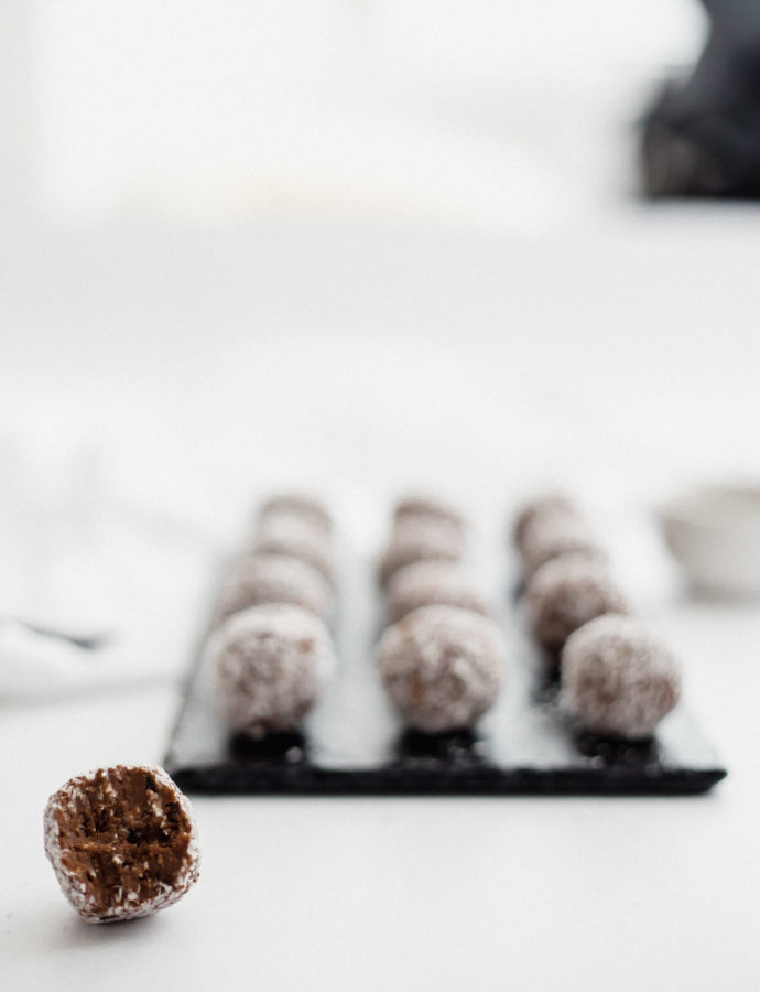 Chocolate-date-coconut balls