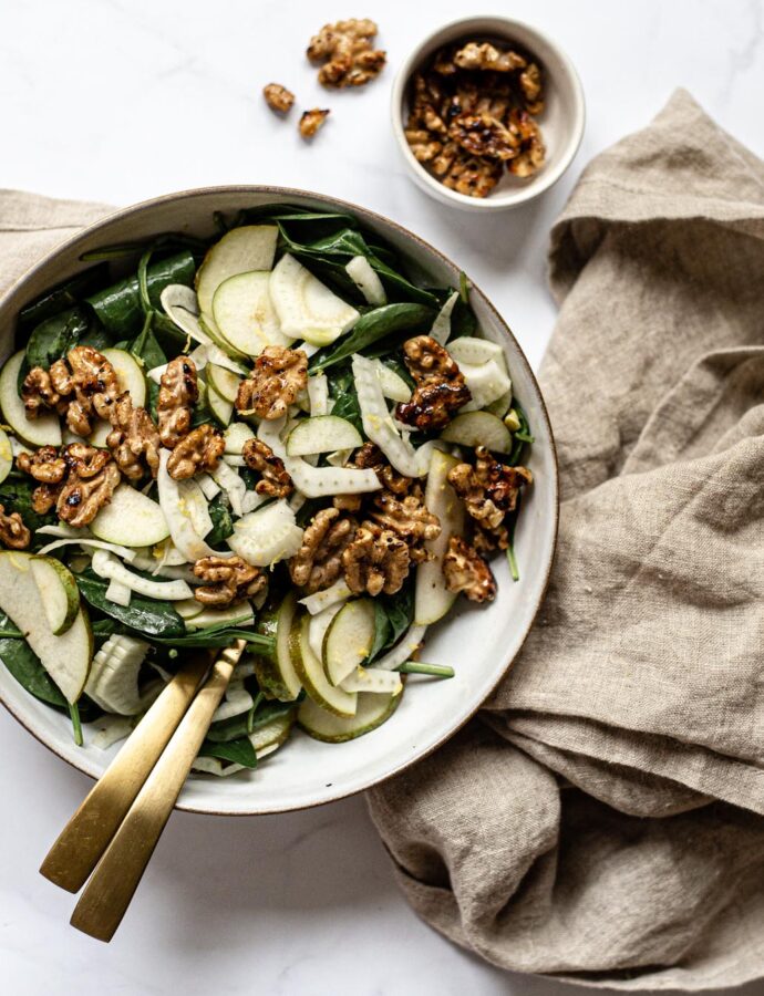 Spinach and fennel salad with caramelized walnuts