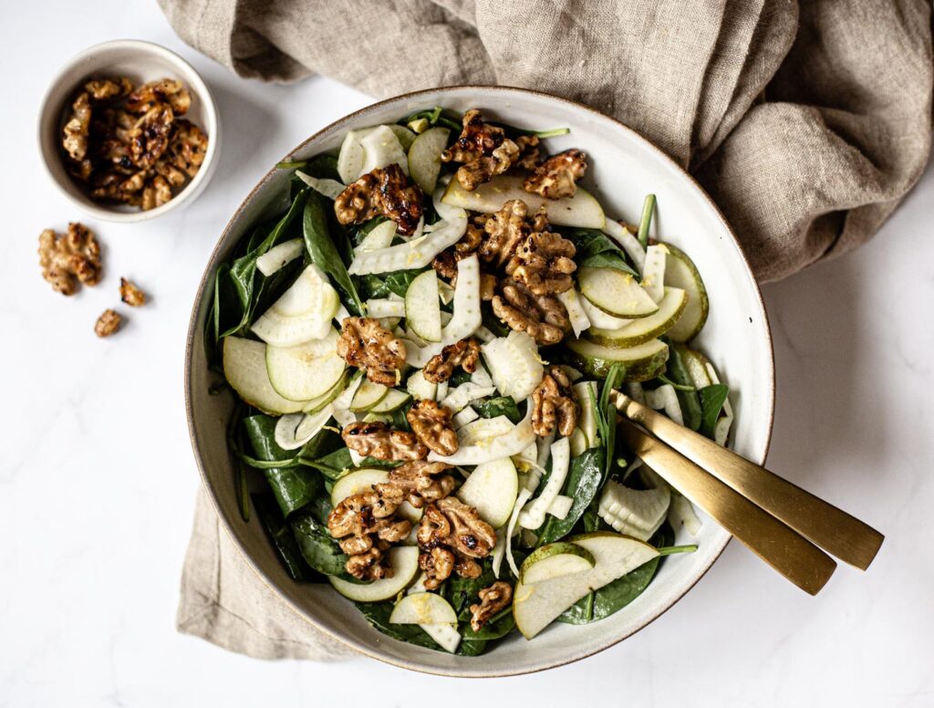 Spinach and fennel salad with caramelized walnuts