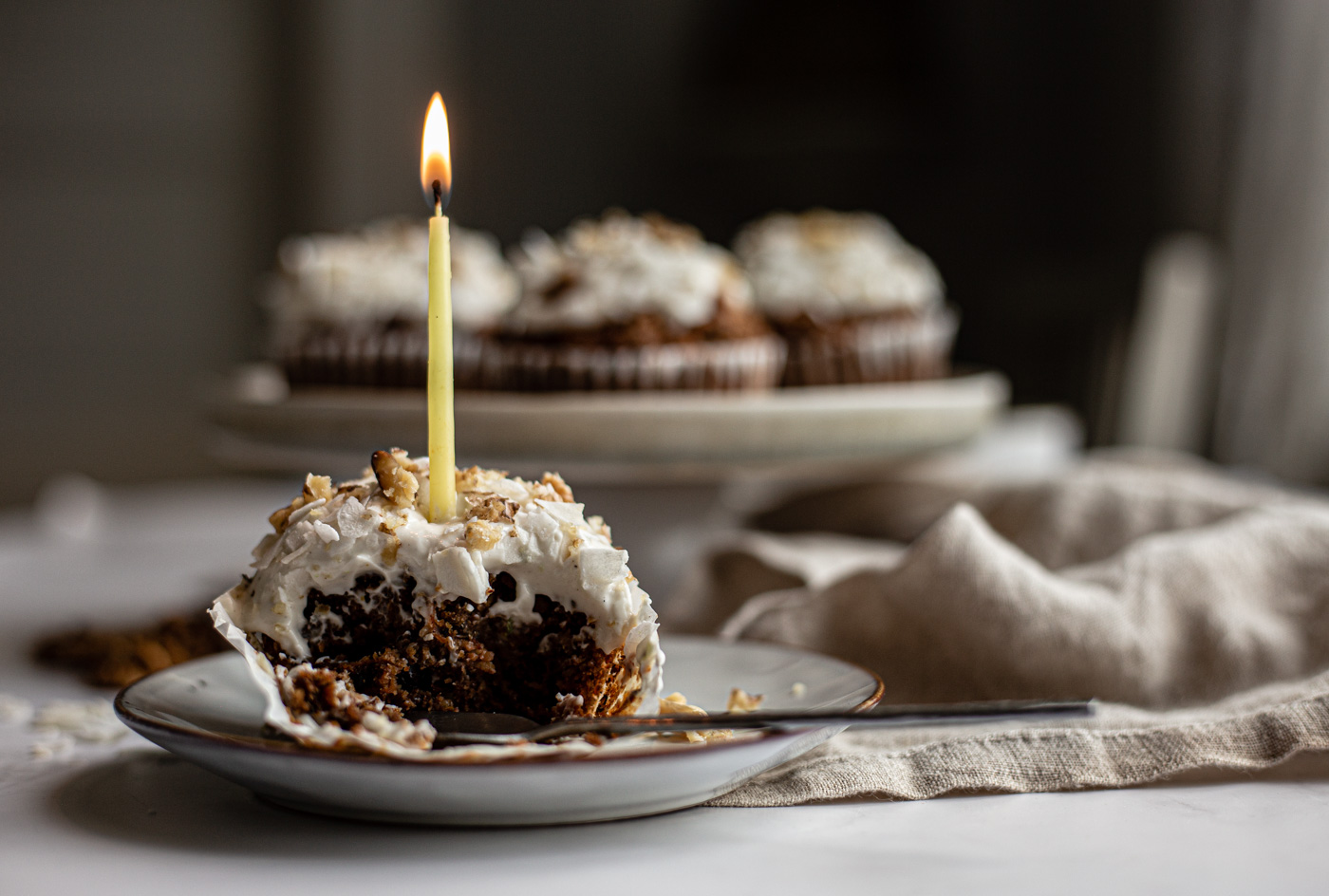 Healthy gluten & vegan carrot cake cupcakes