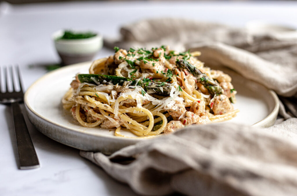 Quick shrimp pasta with garlic and asparagus