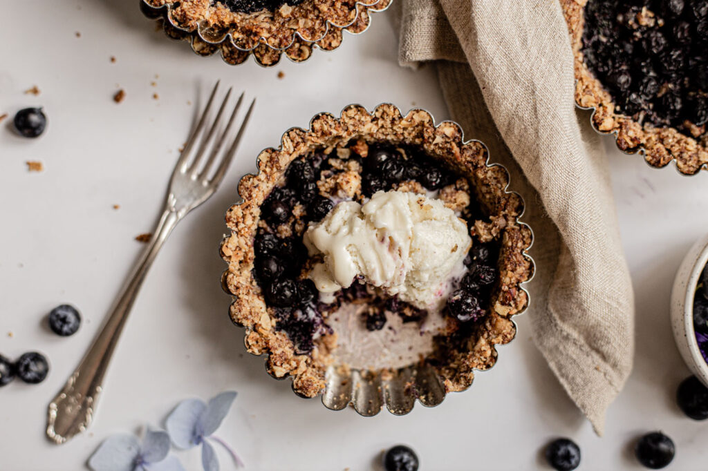 Gluten- and refined sugar-free blueberry bites